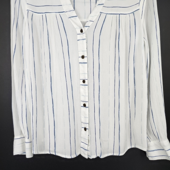 A.N.A. Womens Gauzy Button Front Top size S White Blue Crinkle Contemporary - Picture 3 of 7